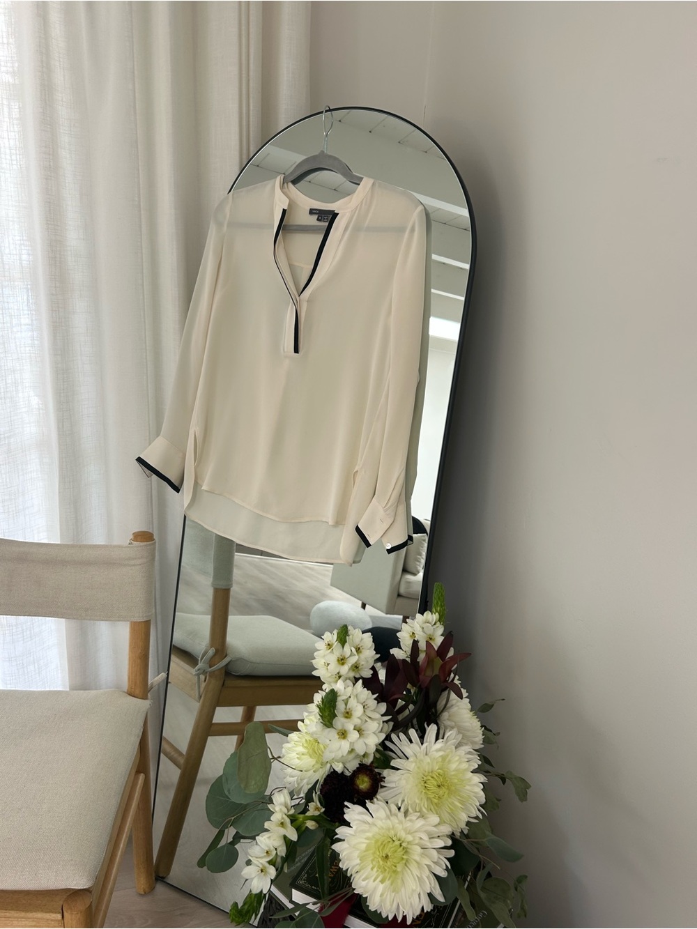 Vince 100% Silk Ivory Contrast Trim Long Sleeve Blouse Size 4